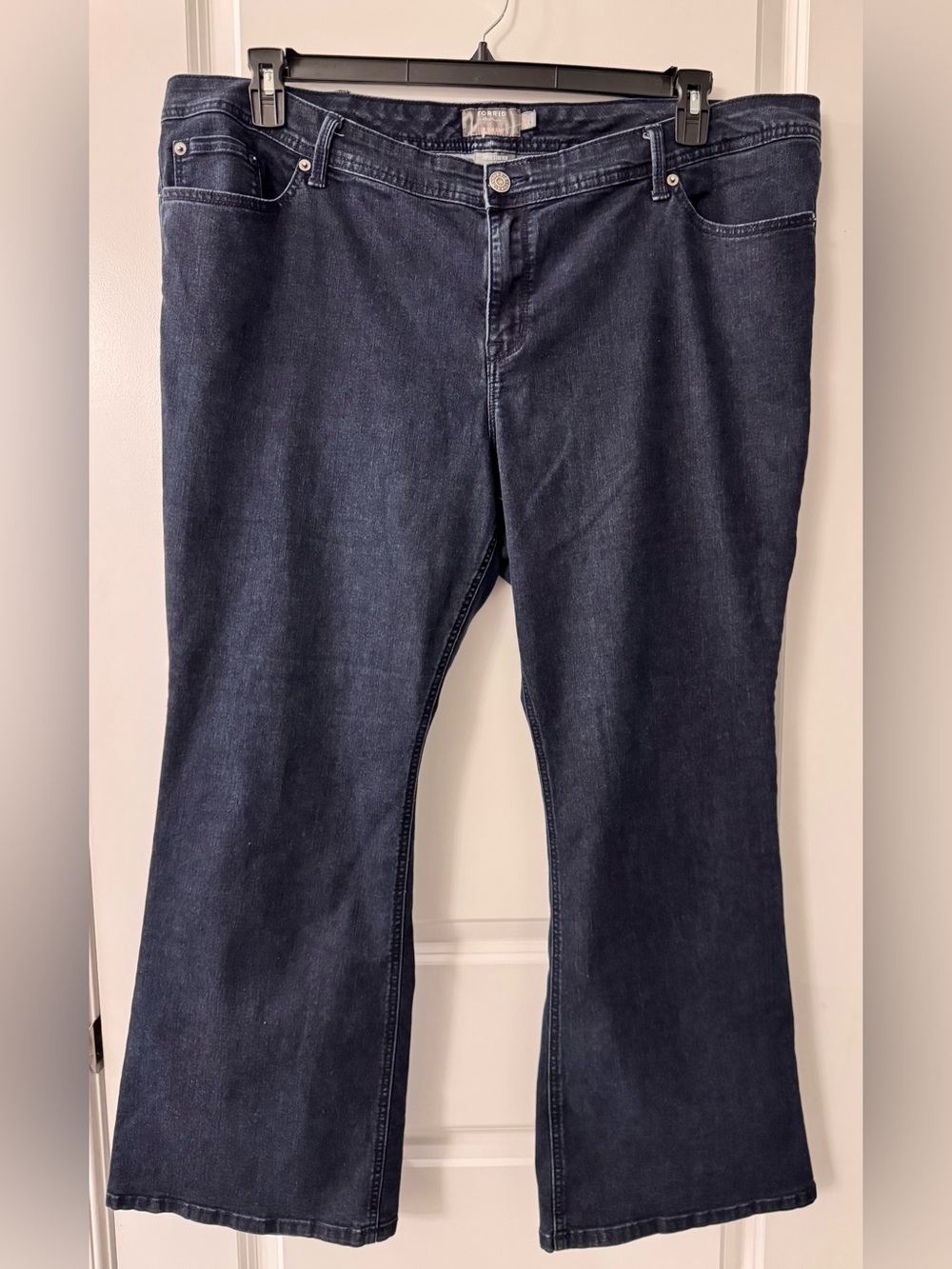 #2726 - Torrid Luxe Slim Boot Cut Super Stretch Mid-Rise Denim Jeans Rinse Wash